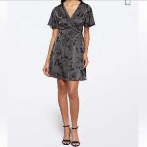 NWT 41 Hawthorn Satin Faux Wrap Floral Print Dress Grey and Black Floral Size M